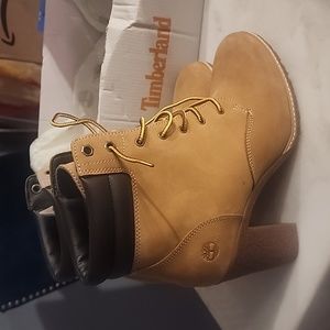 Timberland Women's High Heel Wheat Leather Boots Style Size 9.5